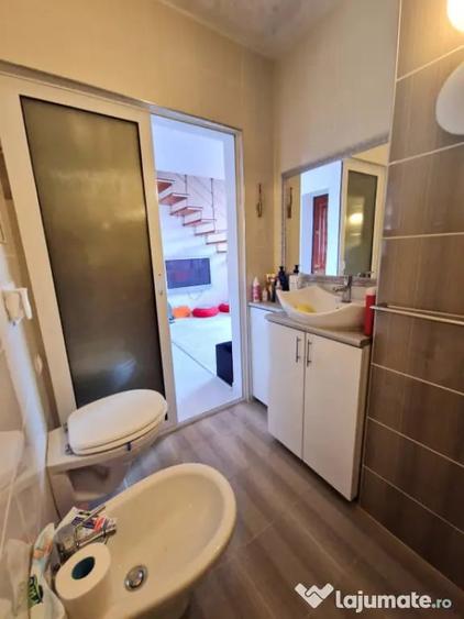 Apartament cu 4 camere decomandat în Central