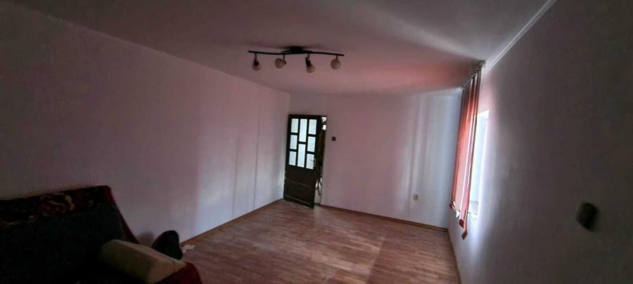 Casă cu 3 camere în Perișoru