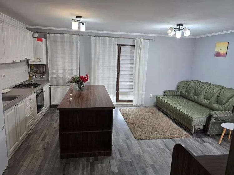 Apartament cu 2 camere semidecomandat, mobilat în Florești