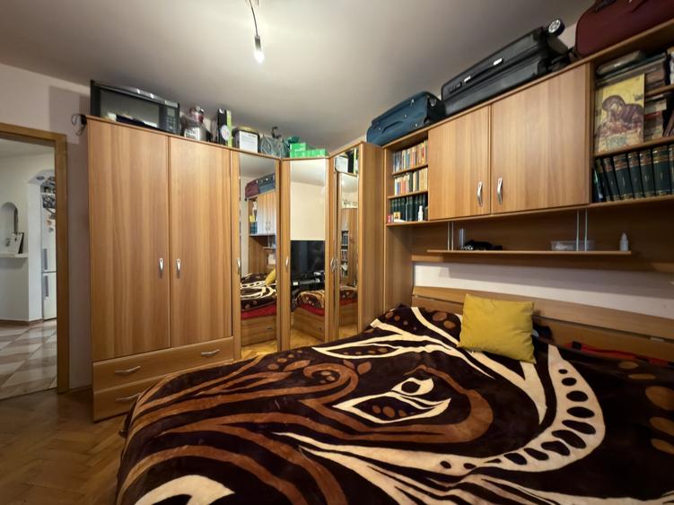 Apartament cu 3 camere semidecomandat, mobilat în Soarelui