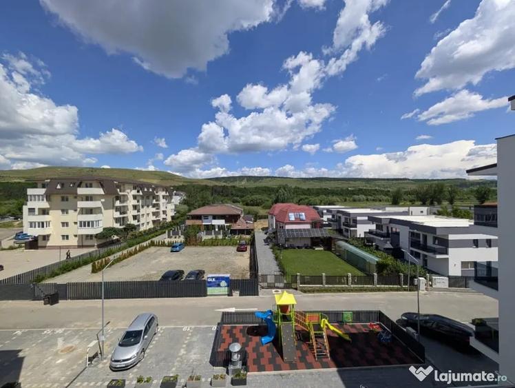 Apartament cu 3 camere semidecomandat în Florești