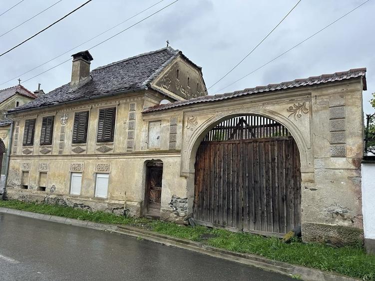 Casă cu 4 camere în Central