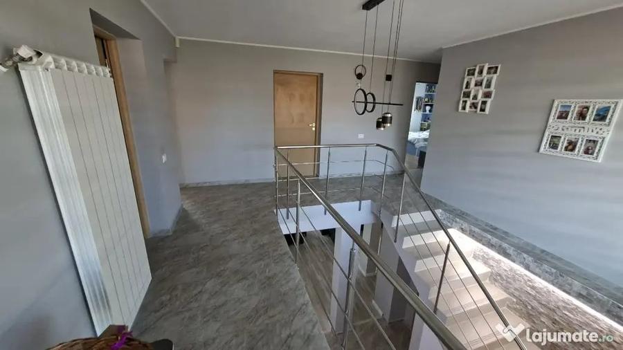 Casă cu 6 camere cu Teren 445 Mp în Nord