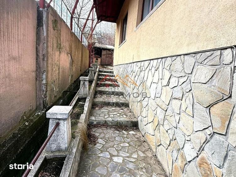 Casă cu 7 camere cu Teren 604 Mp în Poiana