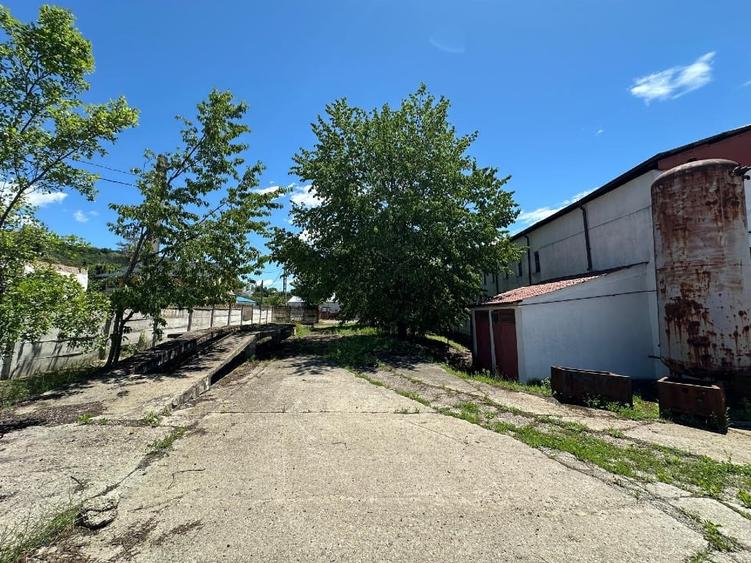 Spațiu industrial, de 1,200 mp, în Leordeni