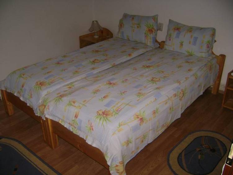 Casă individuală cu 12 camere cu Canalizare în 1 Mai