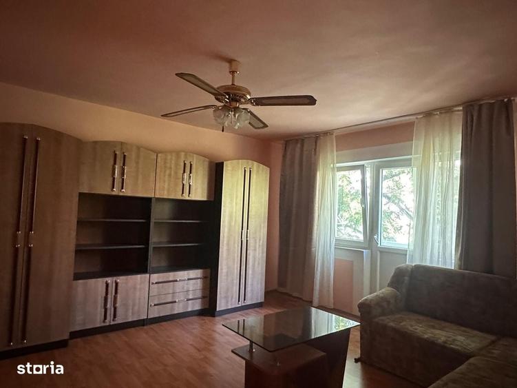 Apartament cu 3 camere decomandat în Nufărul