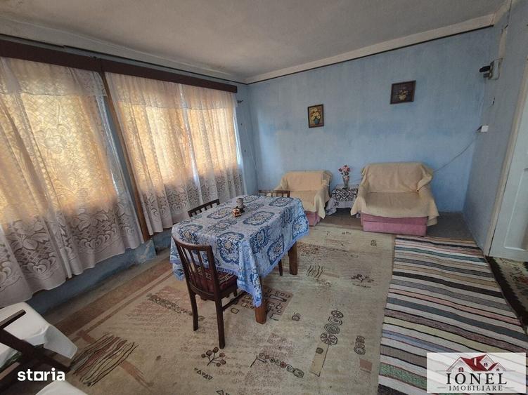Casă cu 4 camere decomandat în Stremț