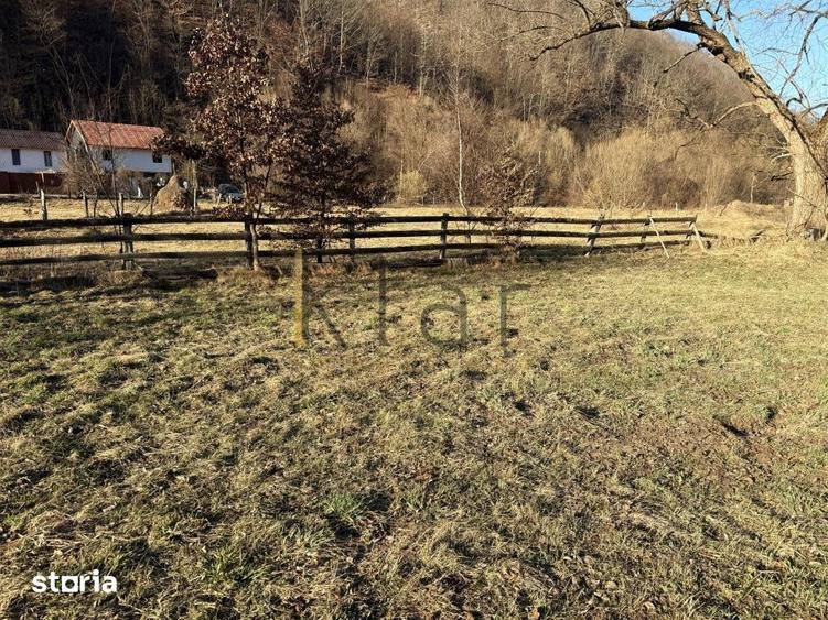 Teren de 1100 mp, în Gilău