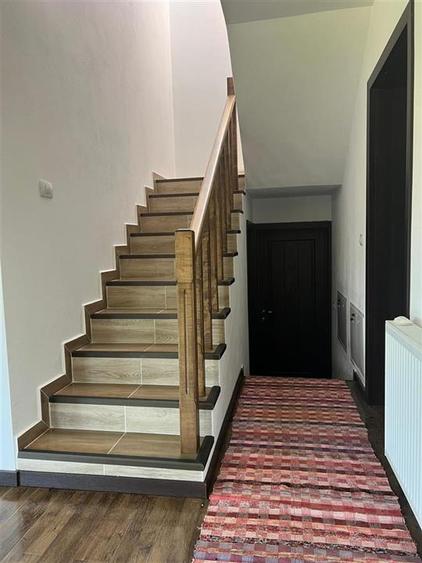 Casă individuală cu 5 camere cu Canalizare în Central
