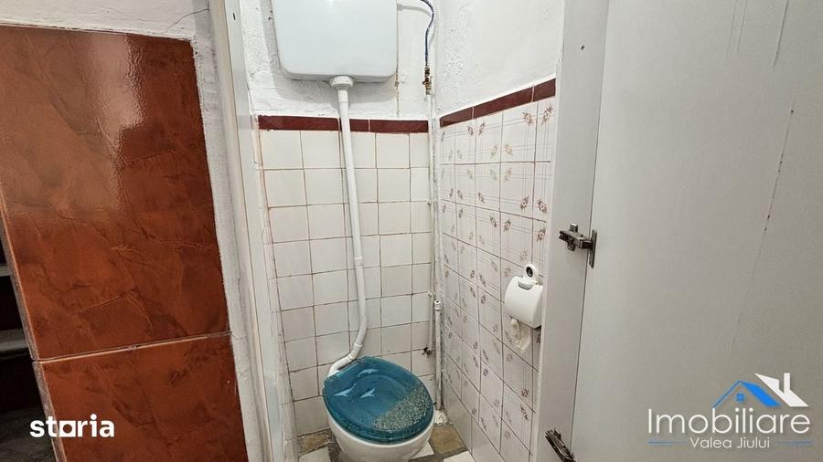 Spațiu comercial, de 40 mp, în Petros