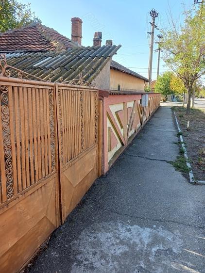 Casă cu 5 camere în Cuza Vodă