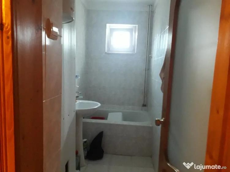 Apartament cu 3 camere semidecomandat în George Enescu