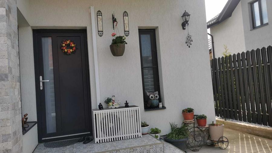 Casă cu 4 camere în Vadu Anei