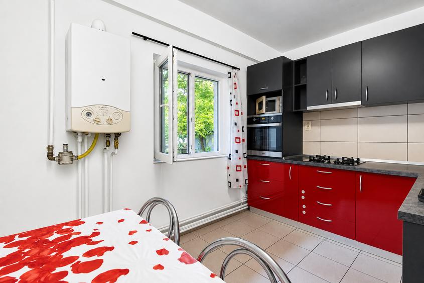 Apartament cu 3 camere decomandat în Girocului