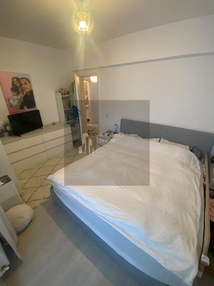 Apartament cu 3 camere semidecomandat, mobilat în Metalurgiei