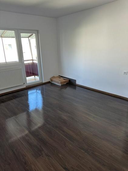 Apartament cu 2 camere semidecomandat în Girocului