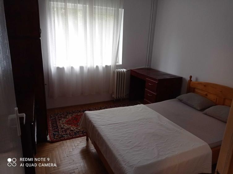 Apartament cu 4 camere decomandat în Sânmartin