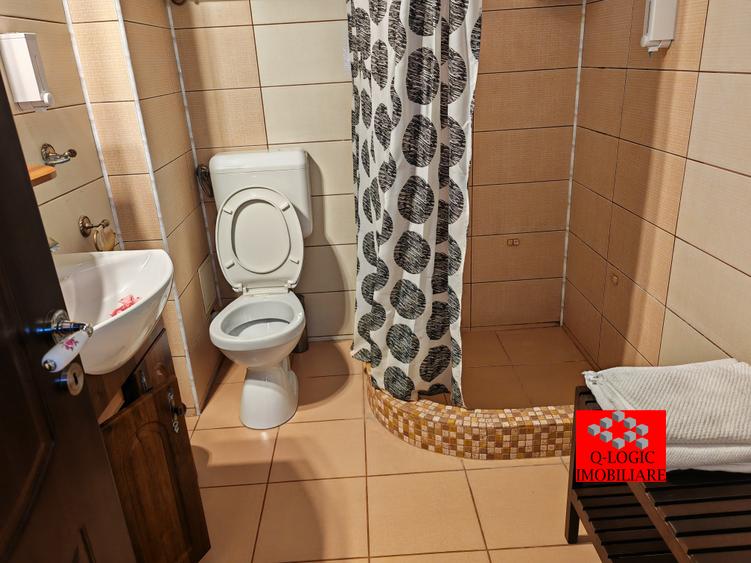 Casă individuală cu 7 camere cu Canalizare în Central