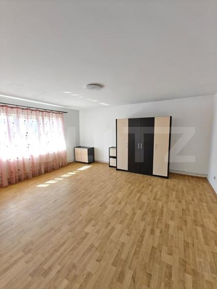 Duplex cu 6 camere cu Canalizare în Exercițiu