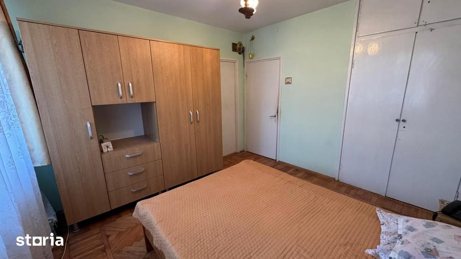 Apartament cu 3 camere decomandat în Cornișa