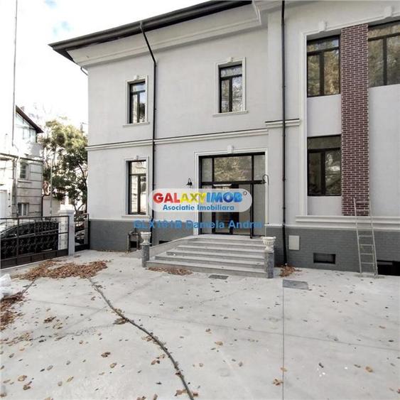 Casă cu 26 camere cu Teren 450 Mp în Calea Victoriei