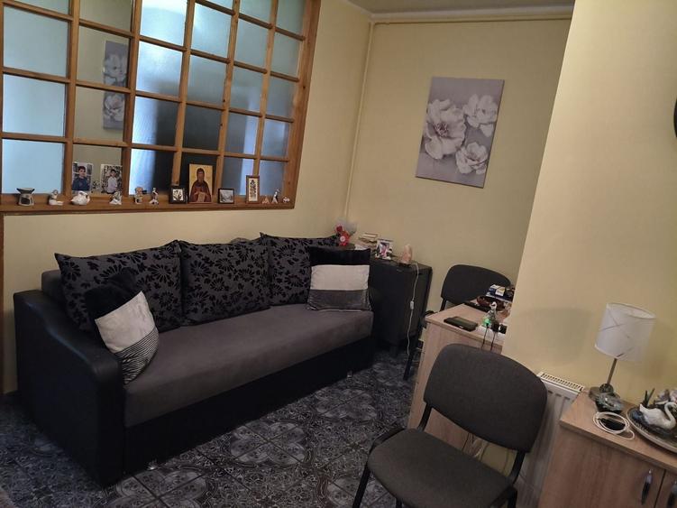 Apartament cu 3 camere semidecomandat, mobilat în Central