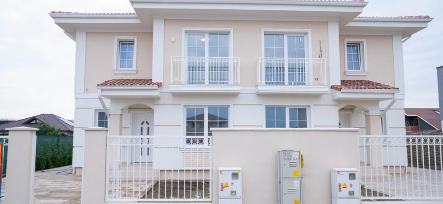Duplex cu 5 camere cu Canalizare în Dumbrăvița