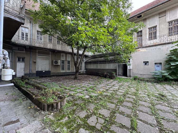 Spațiu comercial, de 300 mp, în Central