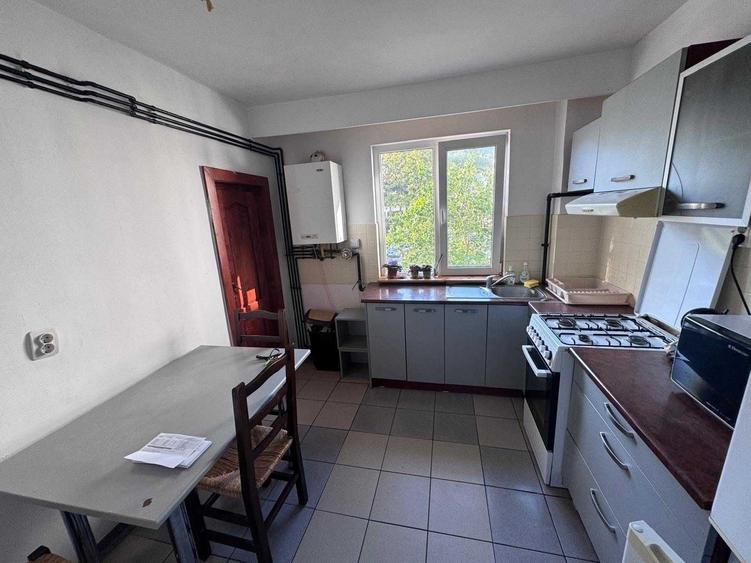 Apartament cu 4 camere decomandat în Grigorescu