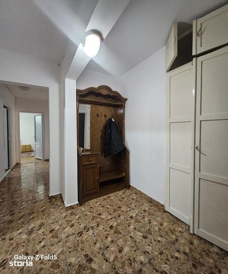 Apartament cu 3 camere decomandat în Nufărul