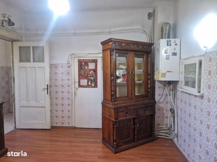 Casă cu 3 camere decomandat în Central