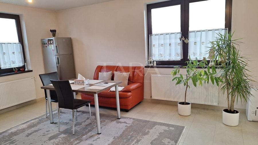 Apartament cu 3 camere semidecomandat, mobilat în Europa