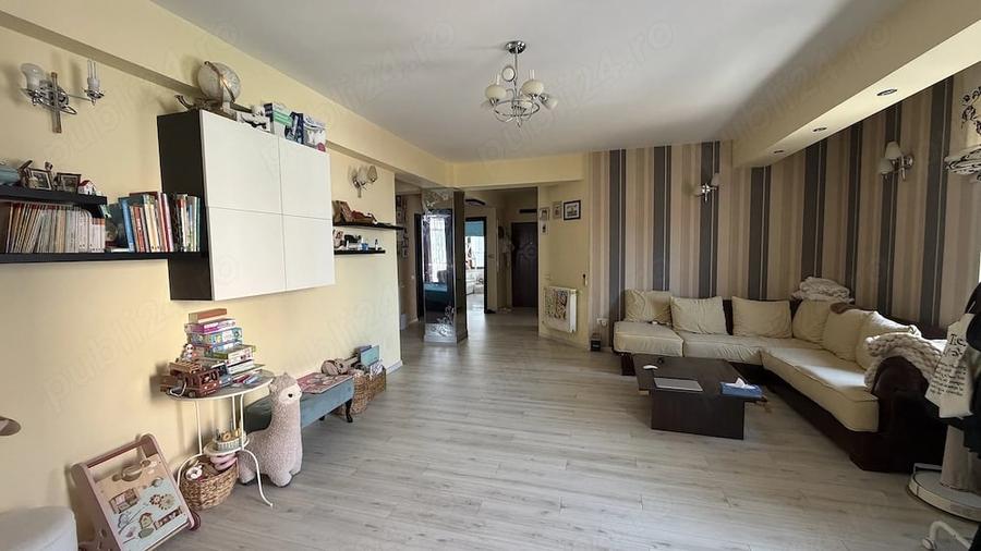Apartament cu 3 camere decomandat, mobilat în Central