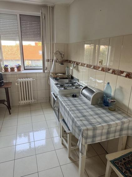 Inchiriez spartament 3 camere nemobilat - 2