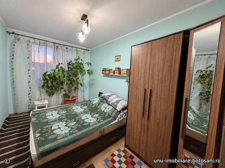 Apartament cu 4 camere semidecomandat în Central