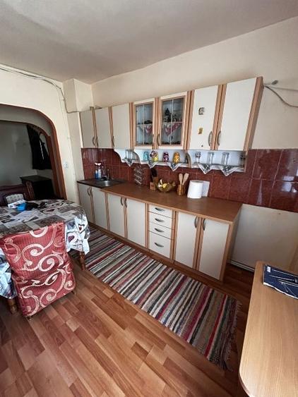 Apartament cu 3 camere decomandat, mobilat în Central