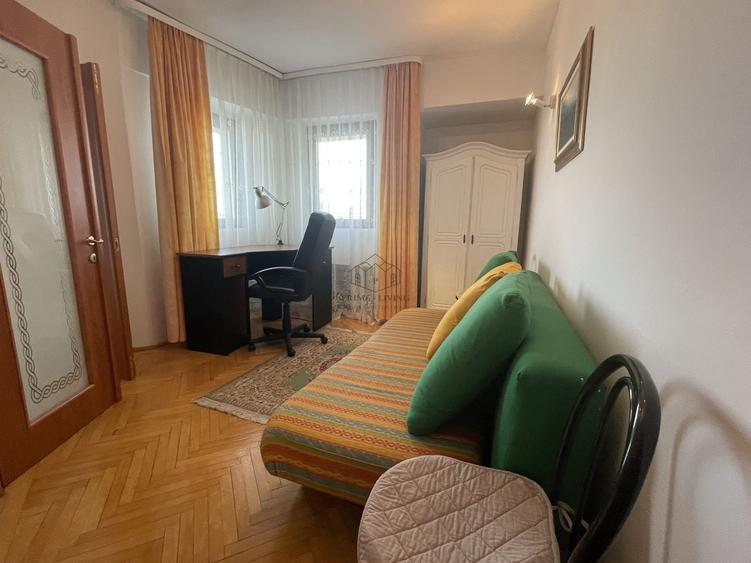 Apartament cu 3 camere decomandat, mobilat în Victoriei