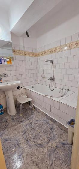 Apartament cu 3 camere decomandat în Ultracentral