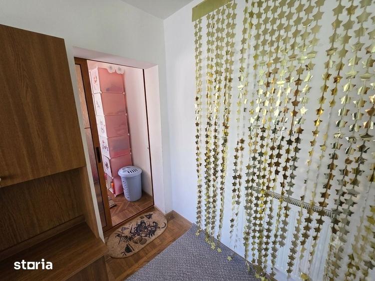Apartament cu 3 camere în Petrișor