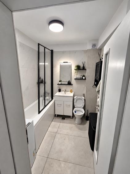 Apartament cu 2 camere semidecomandat, mobilat în Rahova