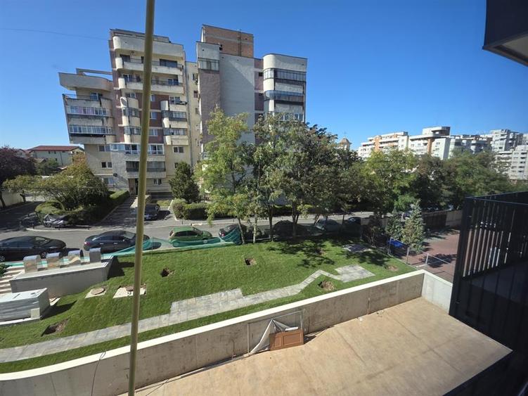 Apartament cu 3 camere semidecomandat în Mărăști