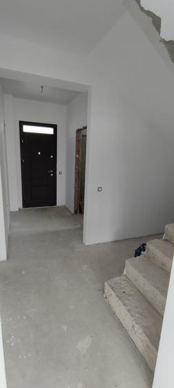 Duplex cu 4 camere cu Teren 300 Mp în Domnești
