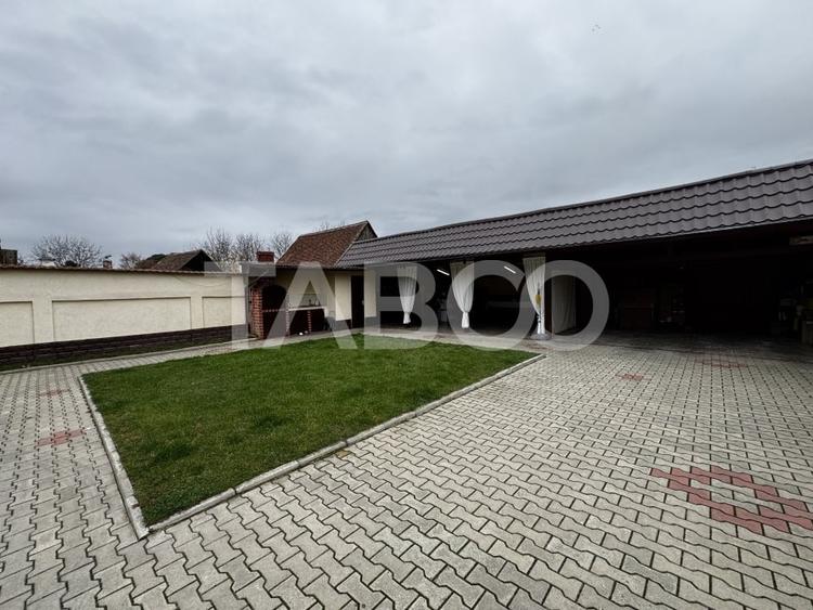 Casă individuală cu 5 camere cu Canalizare în Cristian