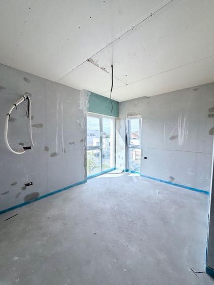 Duplex cu 4 camere cu Canalizare în Moșnița Nouă