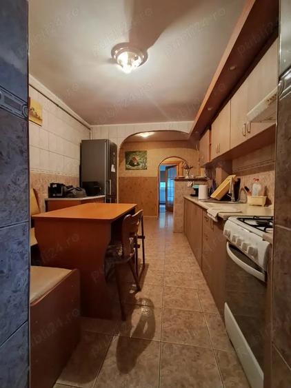 Apartament cu 3 camere decomandat în Metalurgie