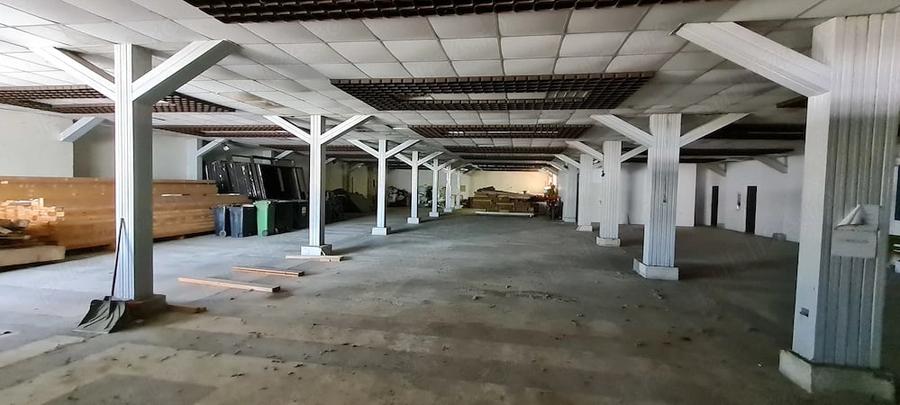 Spațiu comercial, de 3,000 mp, în Sântuhalm