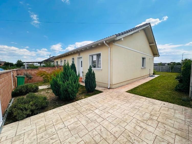 Duplex cu 3 camere cu Teren 300 Mp în Moșnița Nouă
