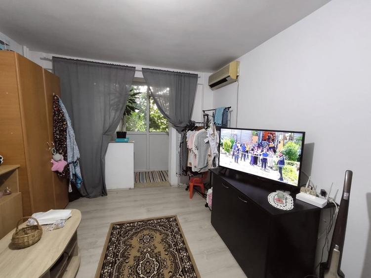 Apartament cu 4 camere decomandat în Lacul Tei