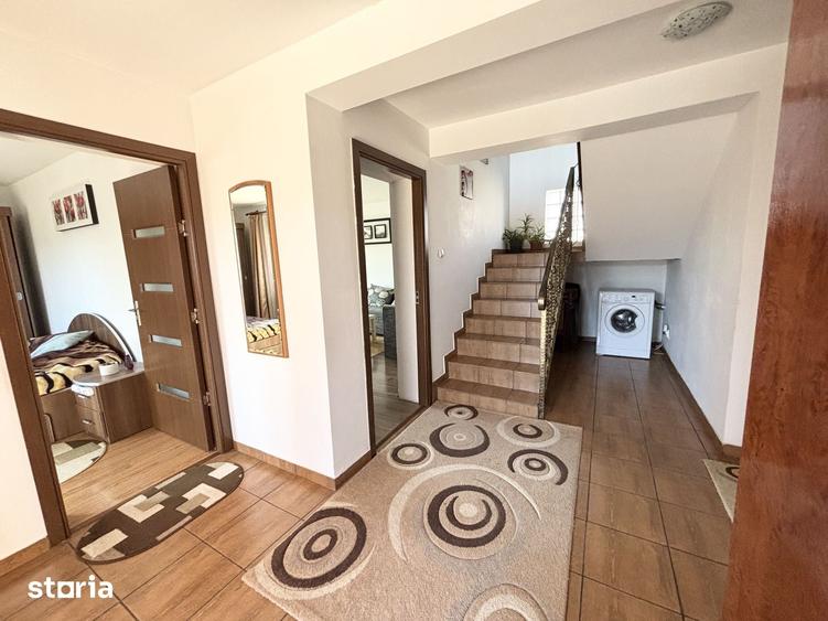 Casă cu 5 camere cu Teren 768 Mp în Poienarii Burchii